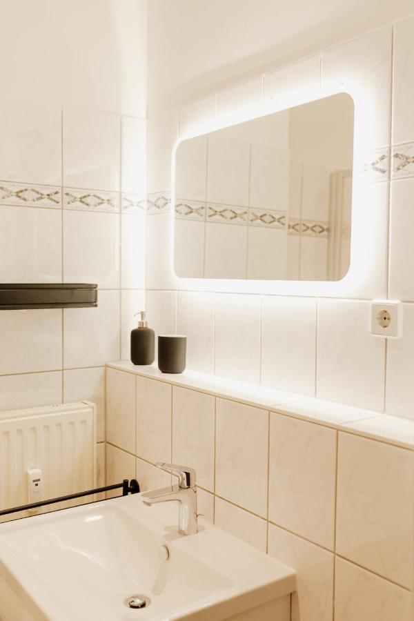 Design Apartment Stadtfeld-Ost Mit Netflix & 2 Schlafzimmern Magdeburg Exteriör bild